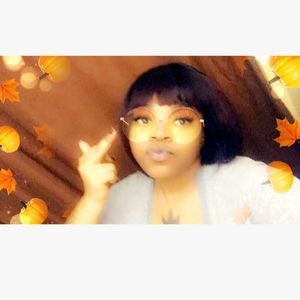 Meet your Posher, Lora